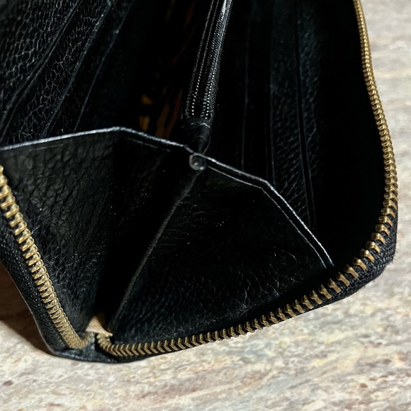 Victoria’s Secret black pebble grain leather with cheetah print inside - Picture 7 of 16